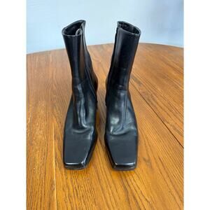Michelle D size 8M zipper ankle boot.